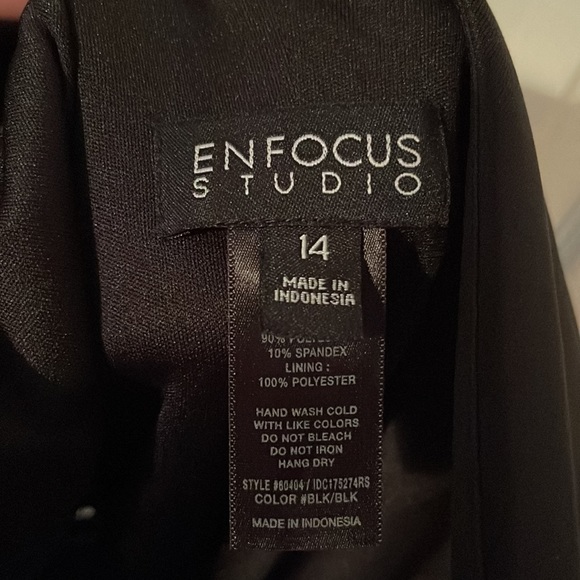 Formal black dress, 3 small slits on the side - Picture 3 of 3